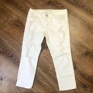 AMERICAN EAGLE RIPPED CAPRI PANTS
